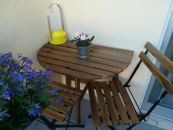 Iris Apartment *