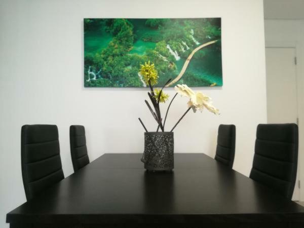 Iris Apartment *